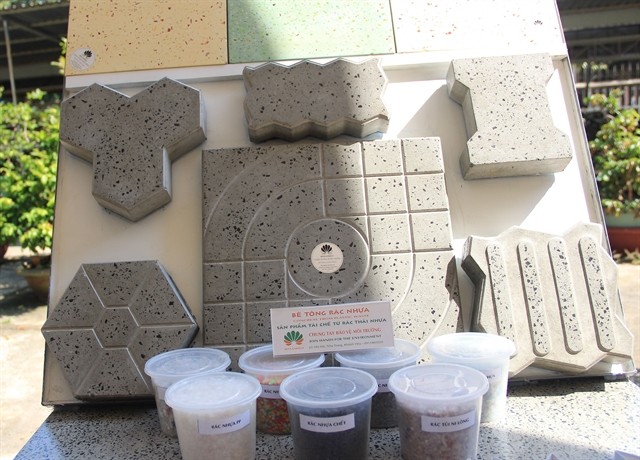 Pavement stones are produced from recycled plastic waste in Khánh Hòa Province. — VNA/VNS Photo Phan Sáu